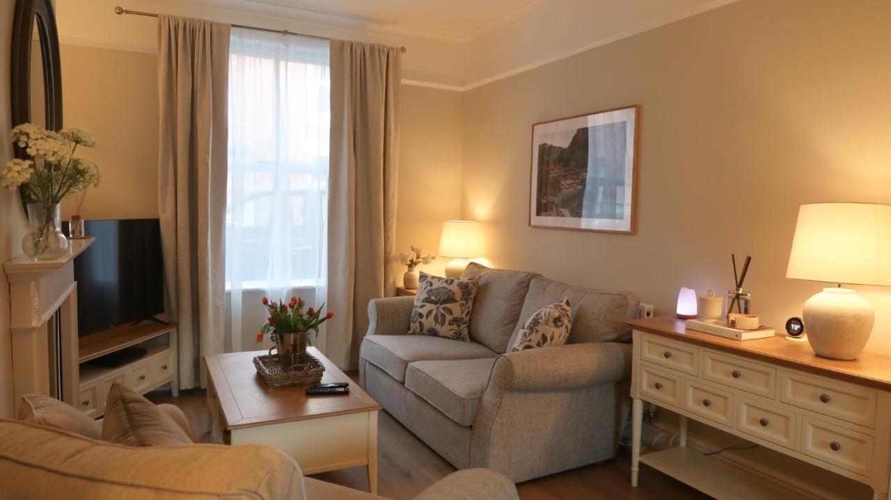 Luxury Living Outside The City Walls - Sleeps Six! Chester Eksteriør bilde
