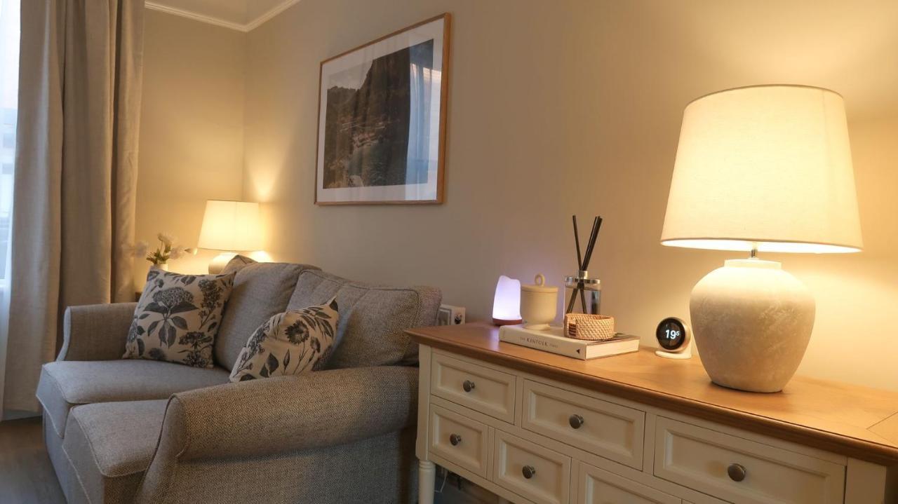 Luxury Living Outside The City Walls - Sleeps Six! Chester Eksteriør bilde