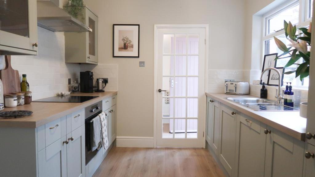 Luxury Living Outside The City Walls - Sleeps Six! Chester Eksteriør bilde