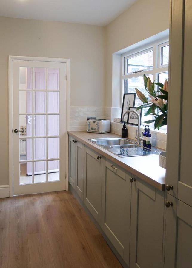 Luxury Living Outside The City Walls - Sleeps Six! Chester Eksteriør bilde